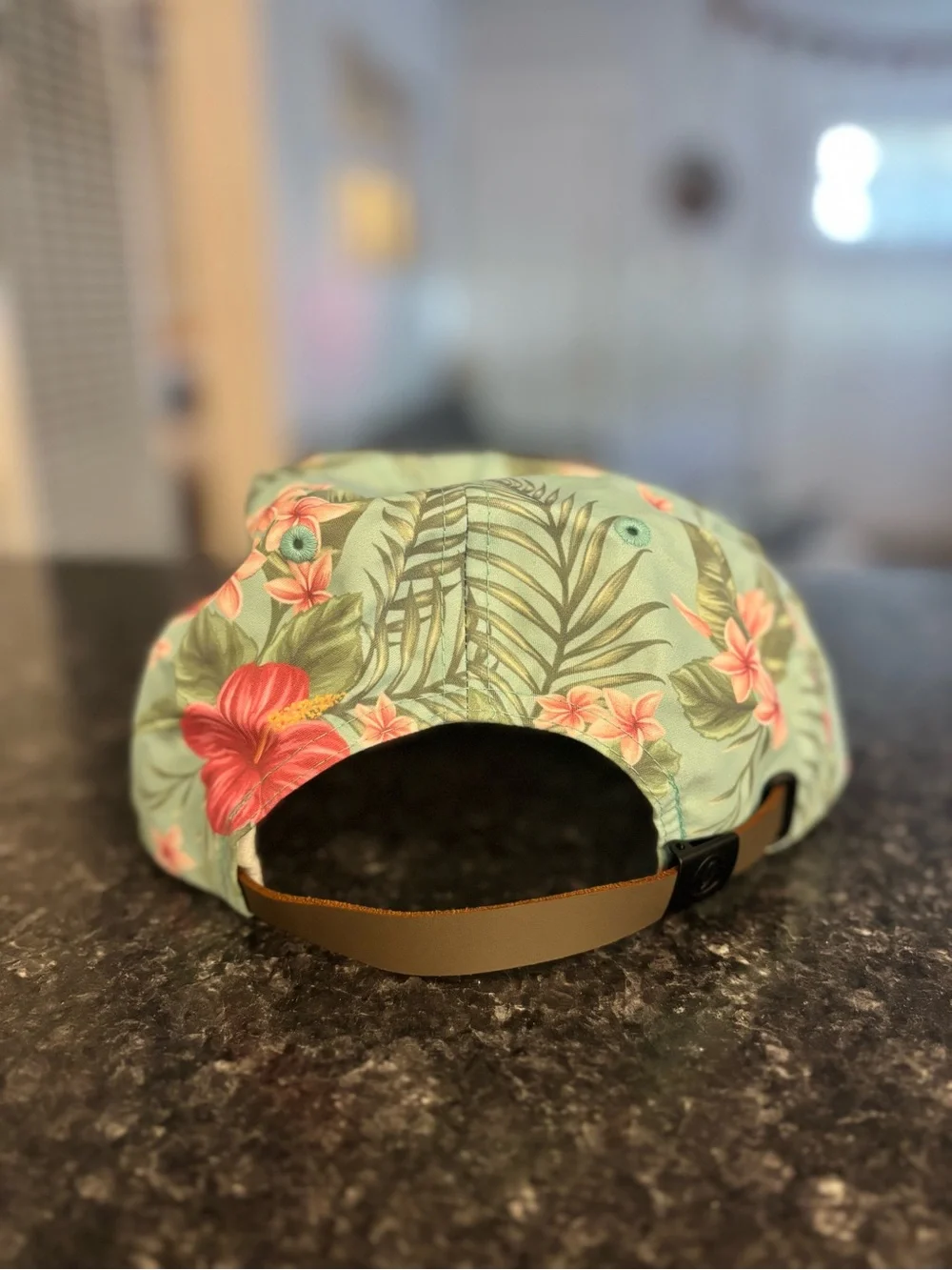 Fun tropical print Mauna Kea Hawaii hat, excellent condition!